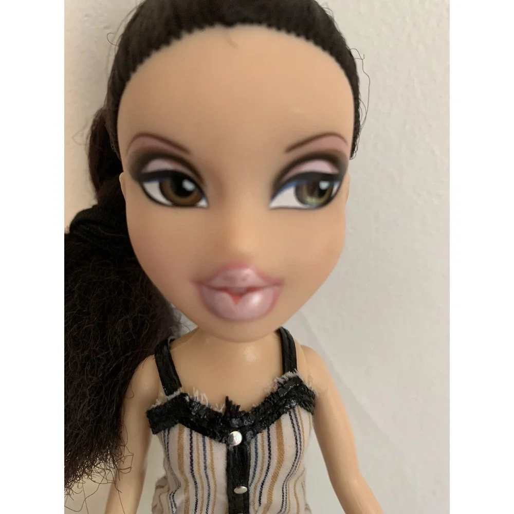 Bratz 10th Anniversary Tyla Doll Black Hair Outfit  2010 Articulated MGA